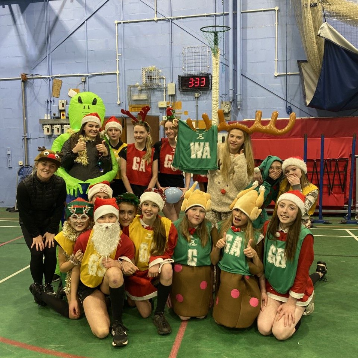 Colne Park High School Merry Christmas from the Netball Teams!
